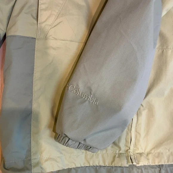 Columbia Women’s Light Green Front Zip Up Jacket Hooded Size Medium Windbreaker - Picture 2 of 12